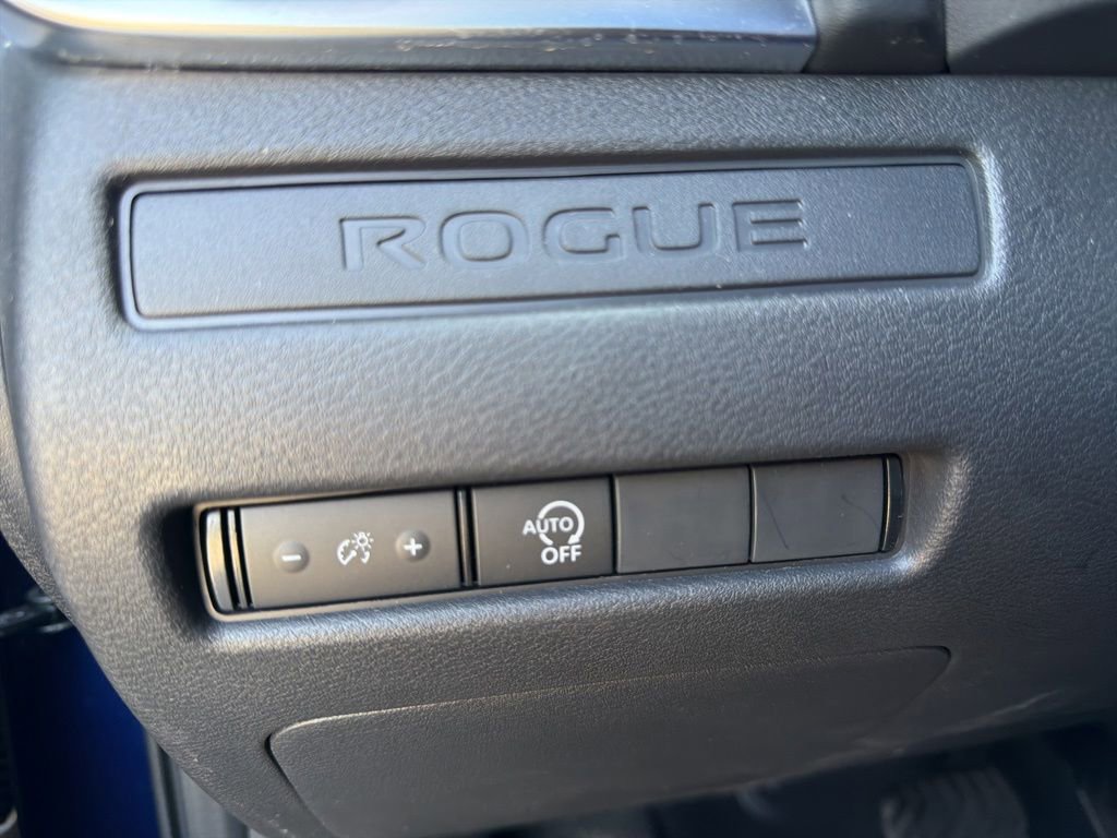 Used 2023 Nissan Rogue S AWD/4WD image 18
