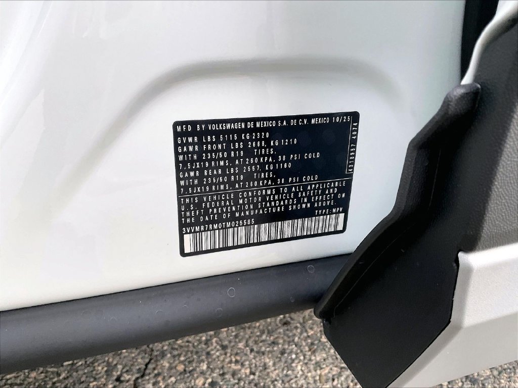 Used 2026 Volkswagen Tiguan SE w/ Panoramic Sunroof Package AWD/4WD image 17