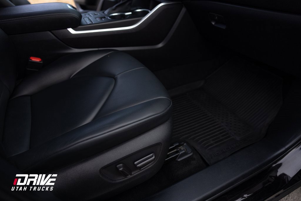 Used 2021 Toyota Highlander XLE image 15