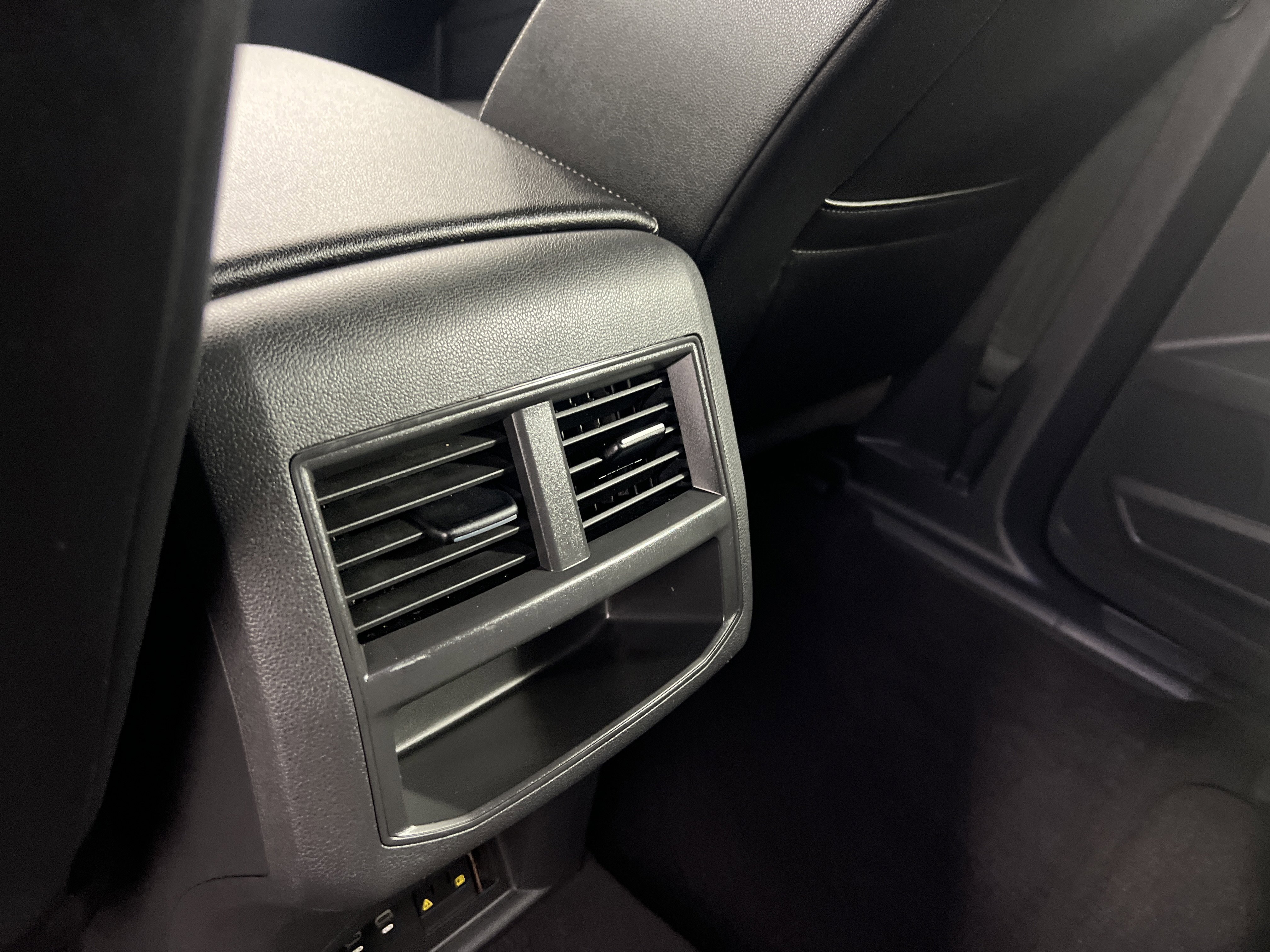 Used 2021 Volkswagen Atlas Cross Sport SE image 10