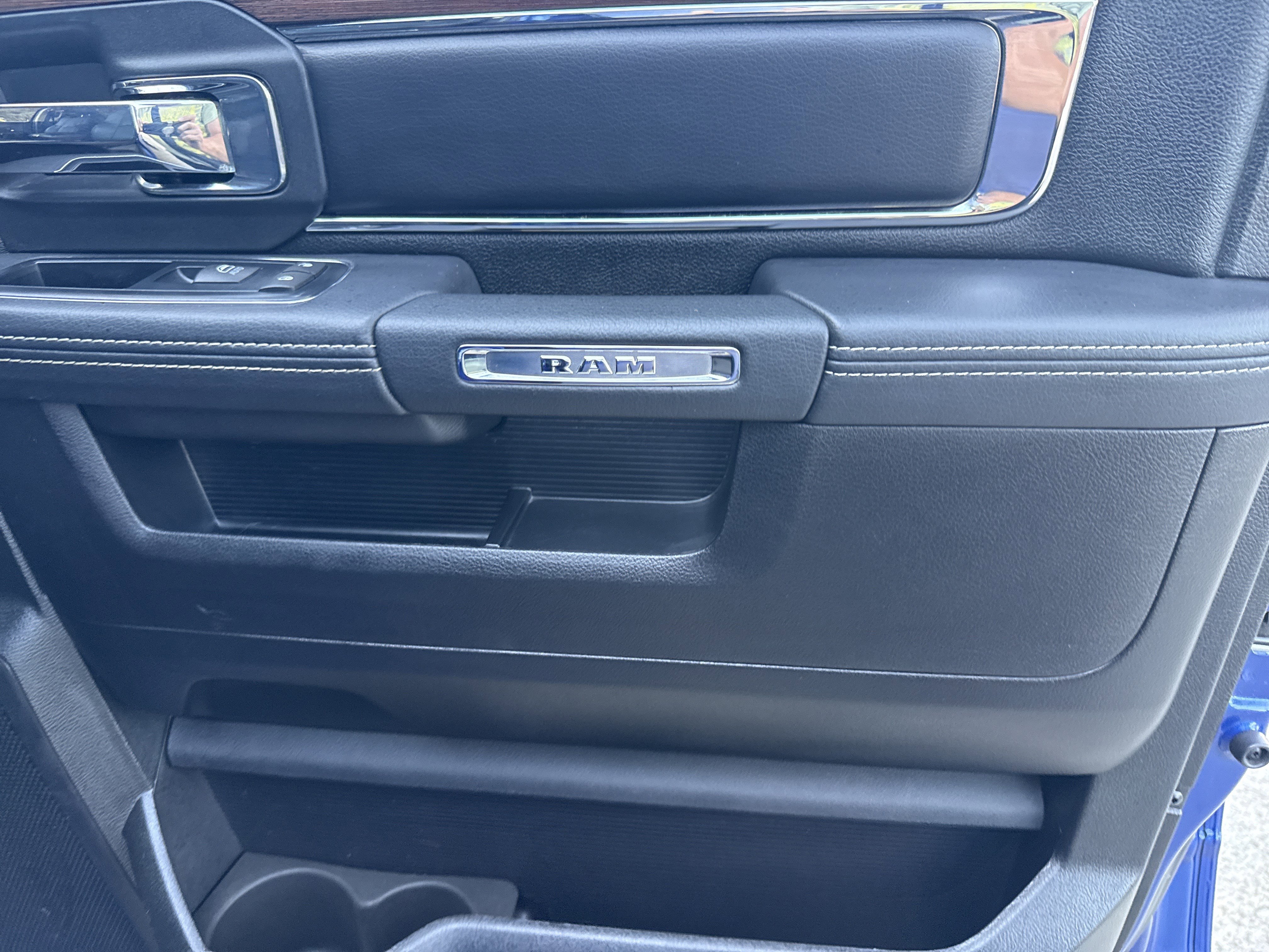 Used 2015 RAM 1500 Laramie w/ Convenience Group AWD/4WD image 15