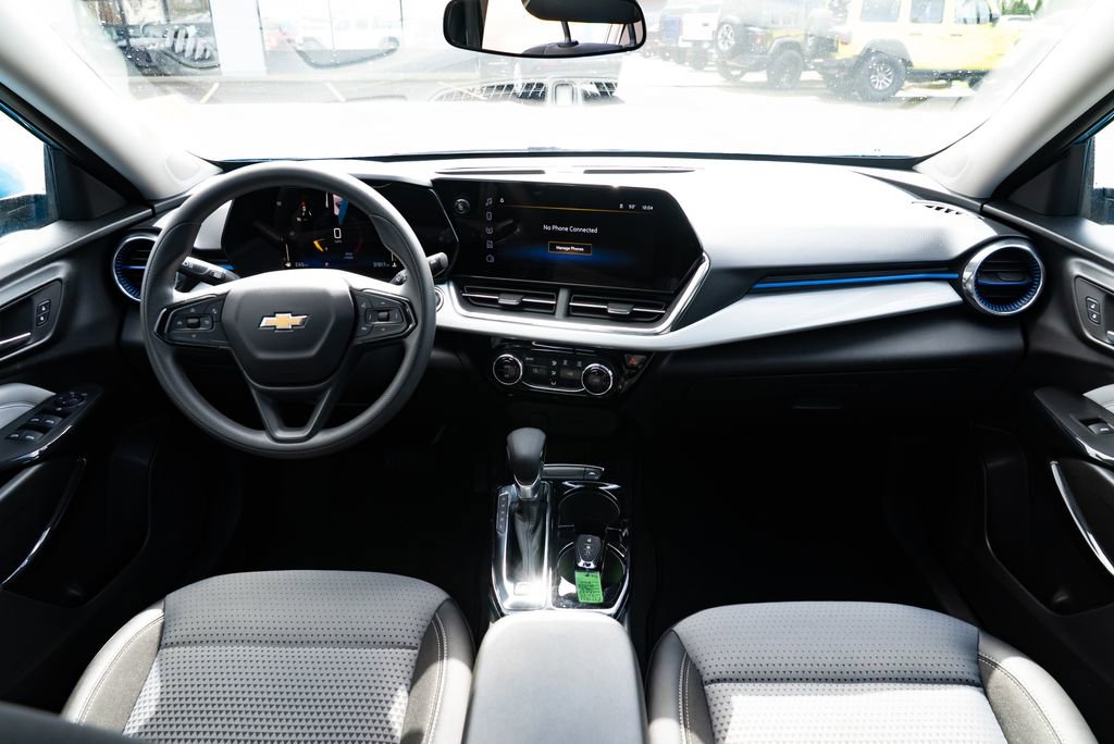 Used 2025 Chevrolet Trax LT image 8