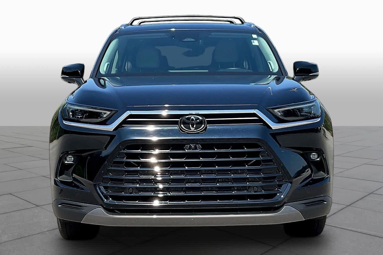 Used 2025 Toyota Grand Highlander AWD image 4