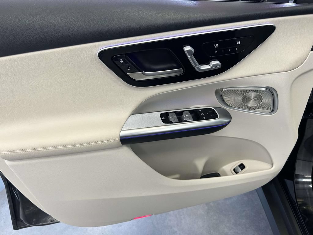 Used 2025 Mercedes-Benz GLC 300 image 16