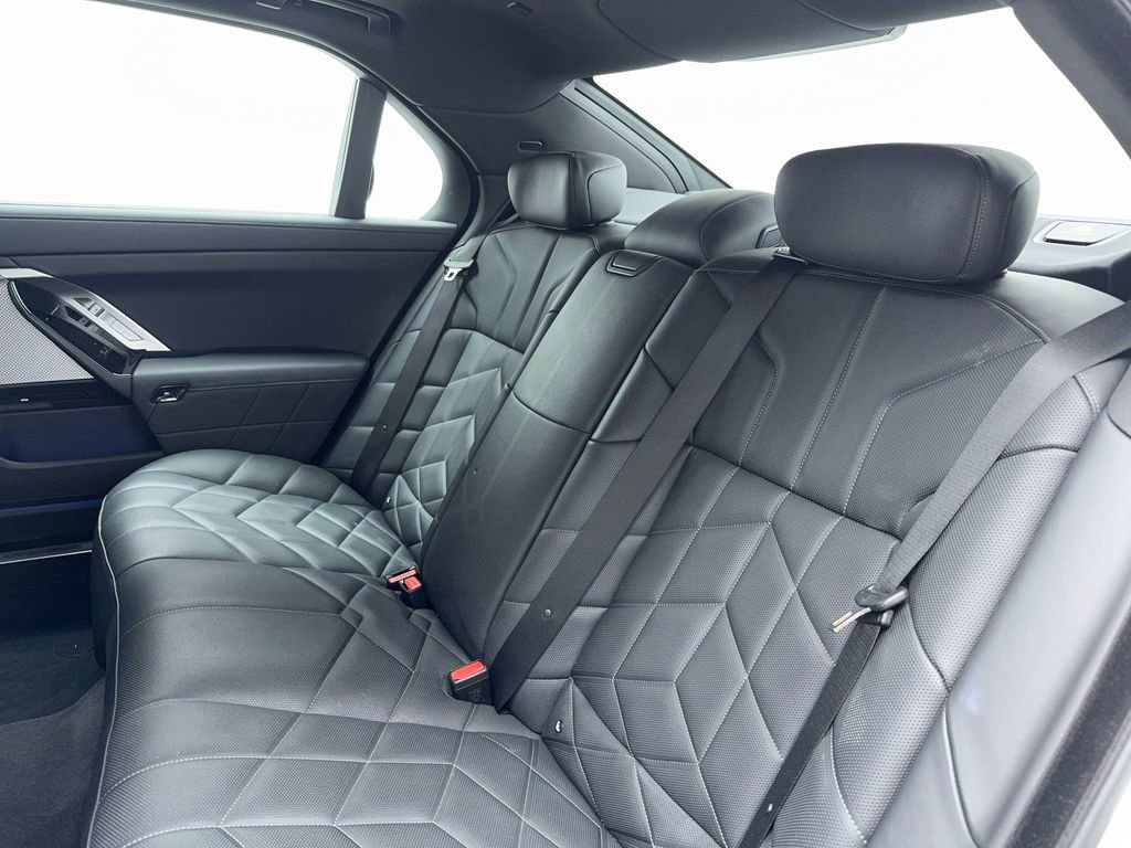 Used 2025 BMW 740i w/ Premium Package image 41