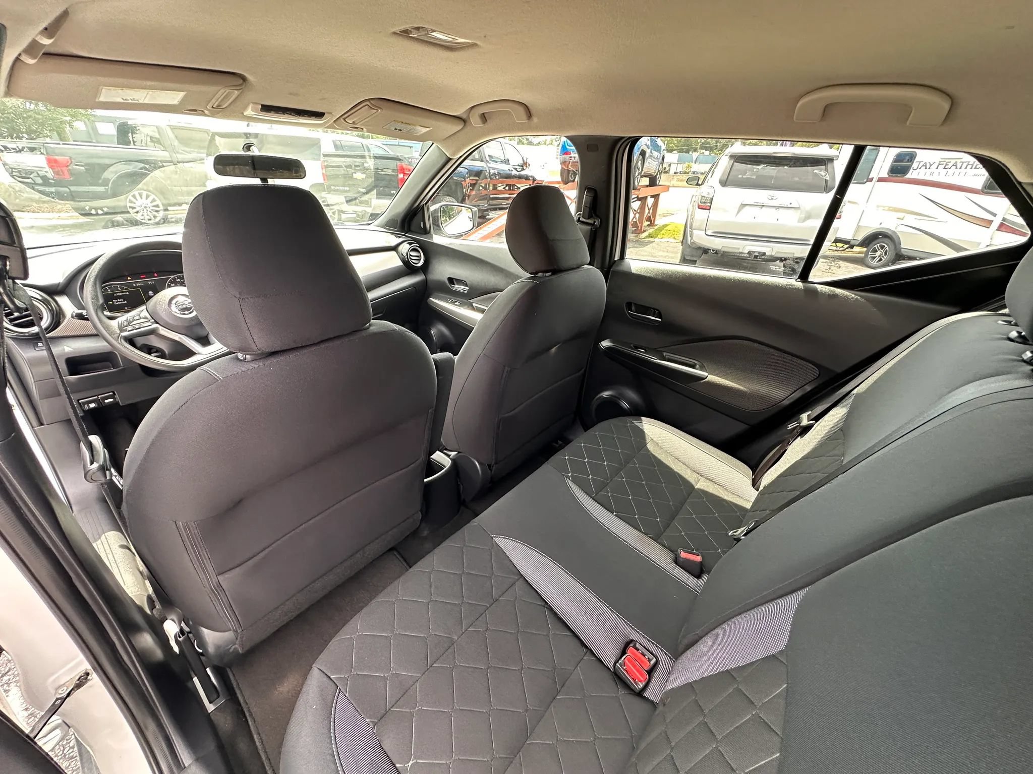 Used 2018 Nissan Kicks SV FWD image 14