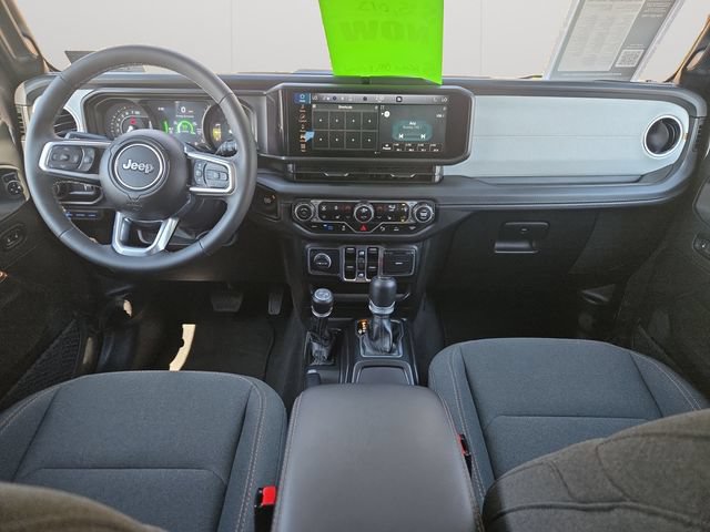 Used 2025 Jeep Wrangler Unlimited Sahara w/ Safety Group AWD/4WD image 18
