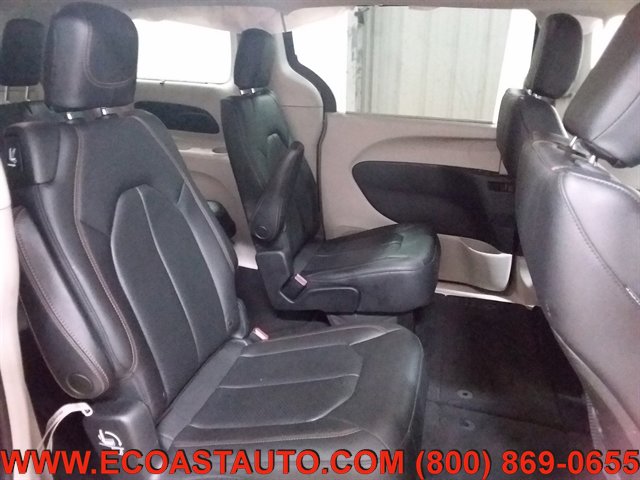 Used 2020 Chrysler Pacifica Touring-L image 15