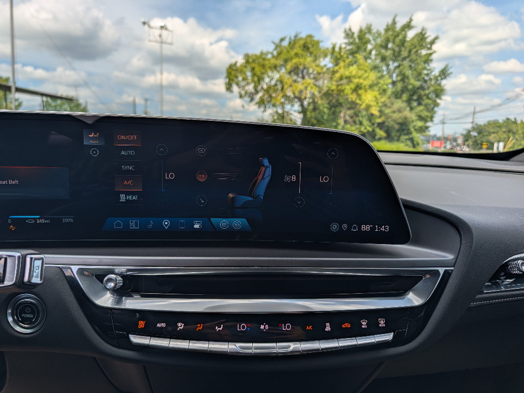 Used 2024 Cadillac Lyriq Tech AWD/4WD image 29