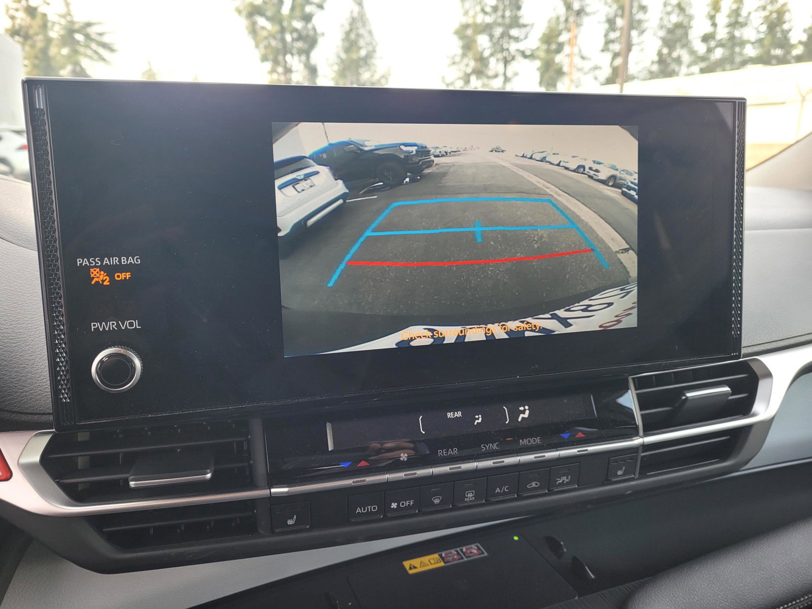 Used 2025 Toyota Sienna XLE image 11