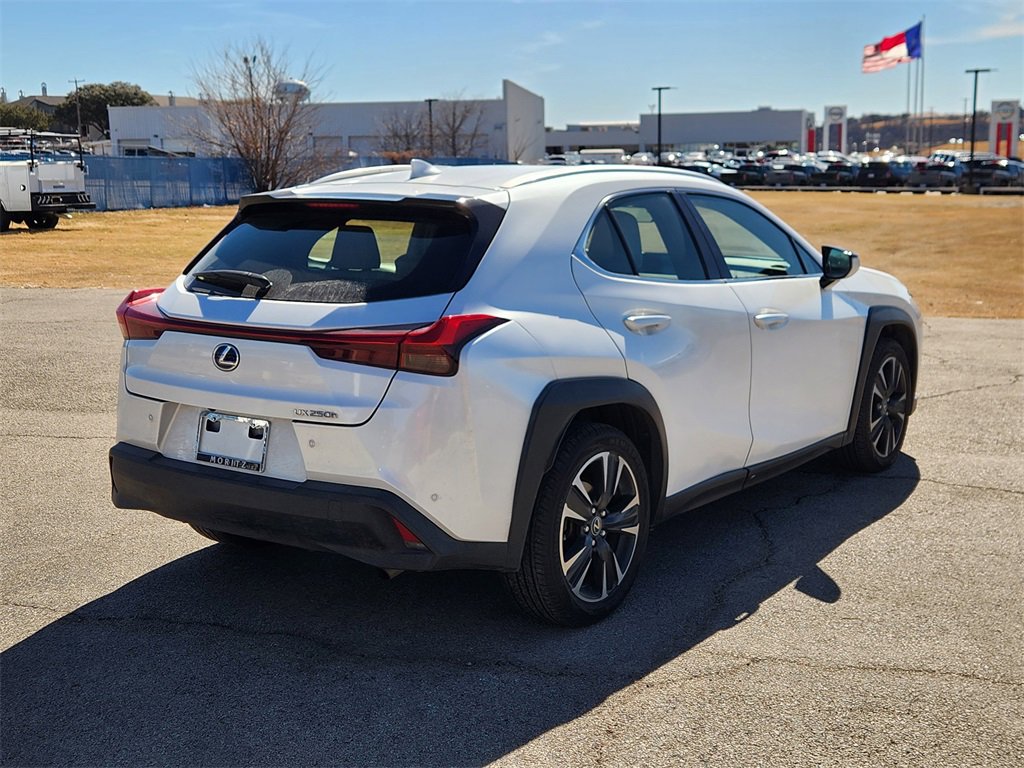 Used 2021 Lexus UX 250h w/ Premium Package image 4