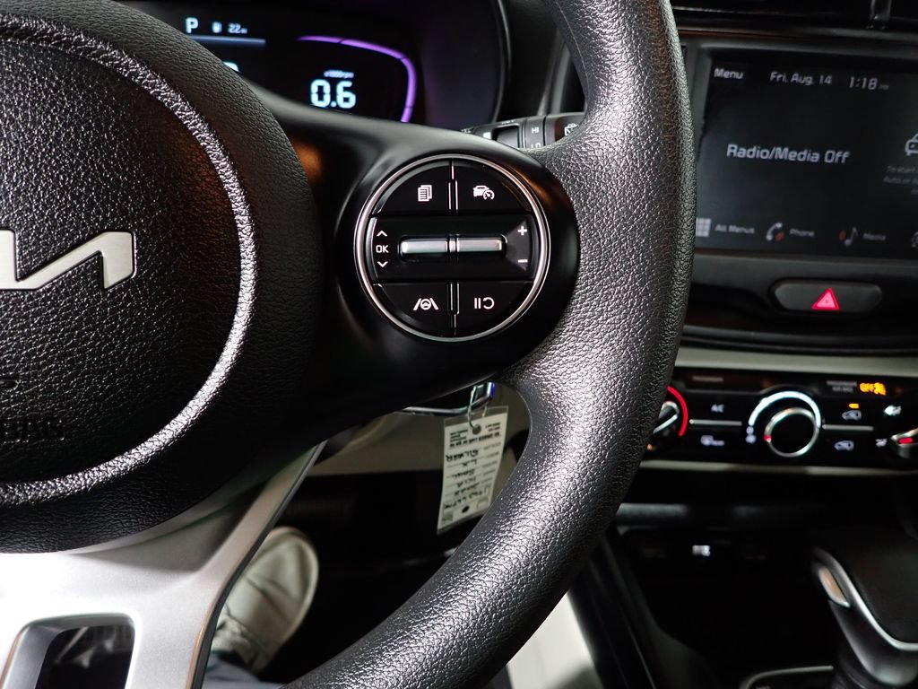 Used 2025 Kia Soul LX w/ LX Technology Package FWD image 24