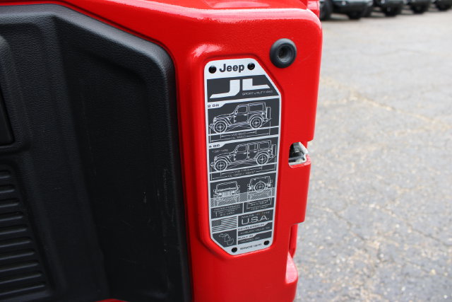Used 2022 Jeep Wrangler Unlimited Sahara AWD/4WD image 36