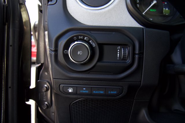 Used 2025 Jeep Wrangler Unlimited Sahara w/ Safety Group AWD/4WD image 15
