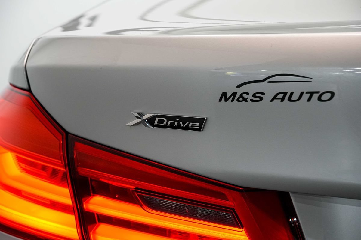 Used 2020 BMW 530e xDrive AWD/4WD image 11