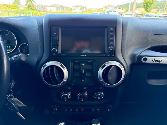 Used 2014 Jeep Wrangler Unlimited Rubicon w/ Connectivity Group AWD/4WD image 23