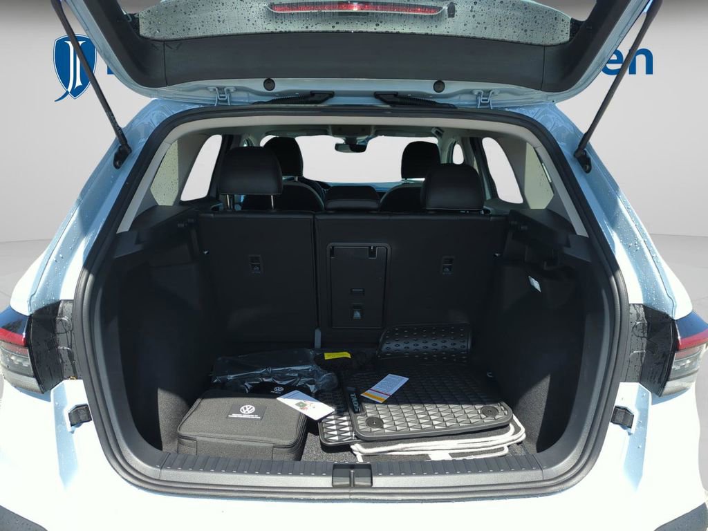 New 2026 Volkswagen Taos SE image 19