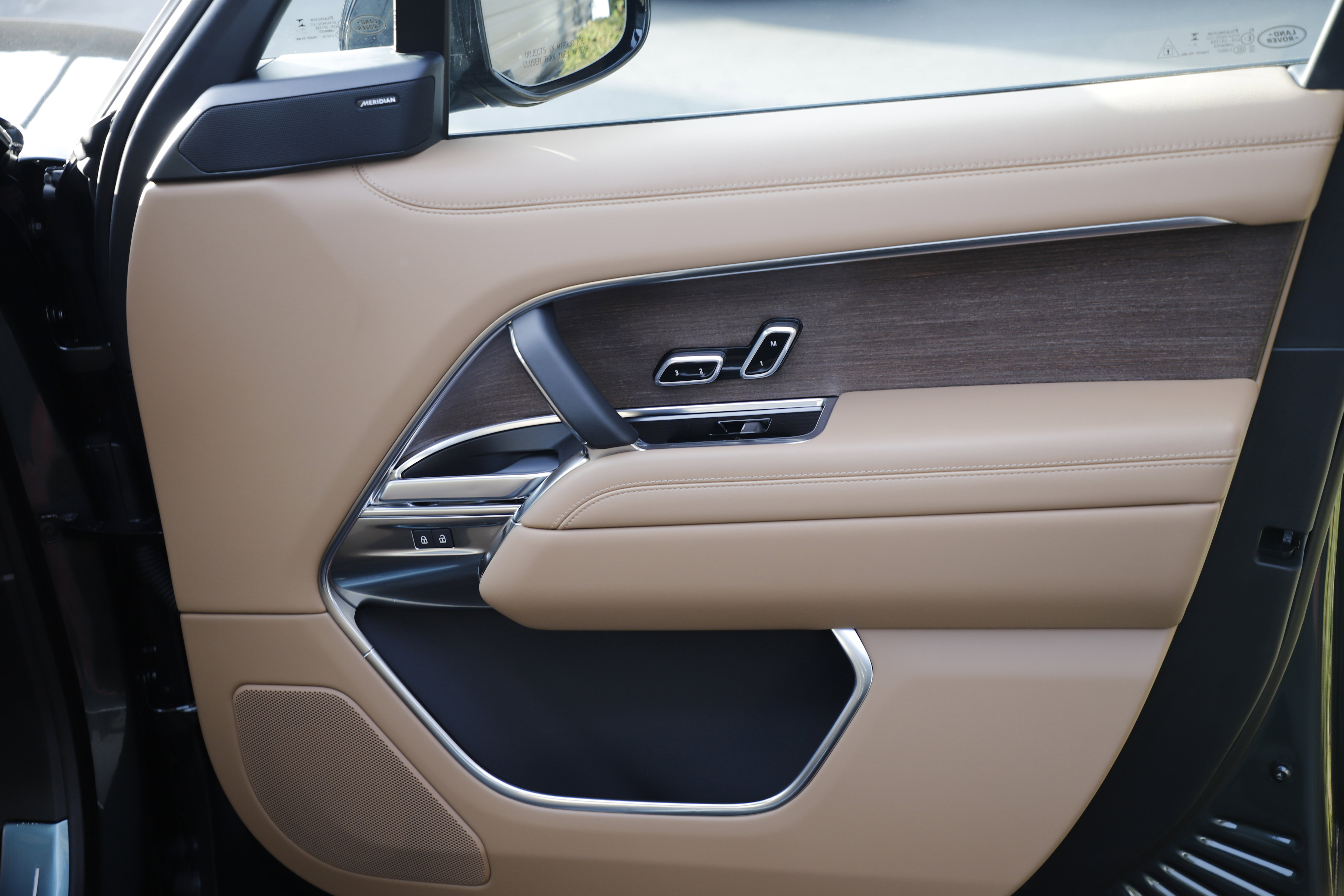 New 2026 Land Rover Range Rover SE image 9