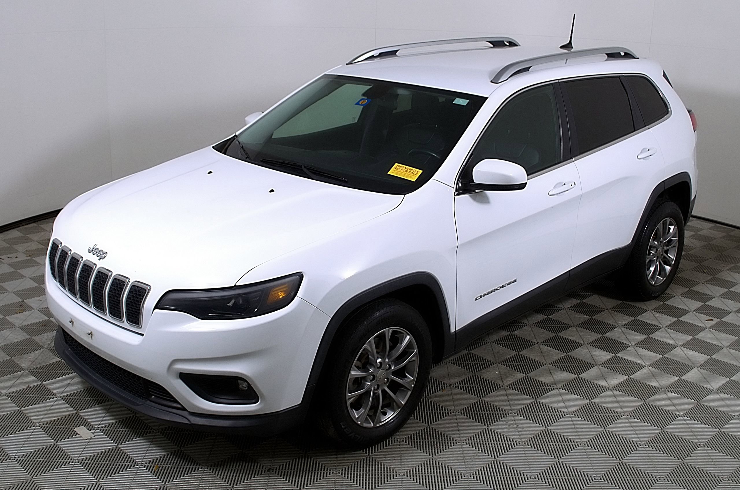 Used 2019 Jeep Cherokee Latitude Plus image 3