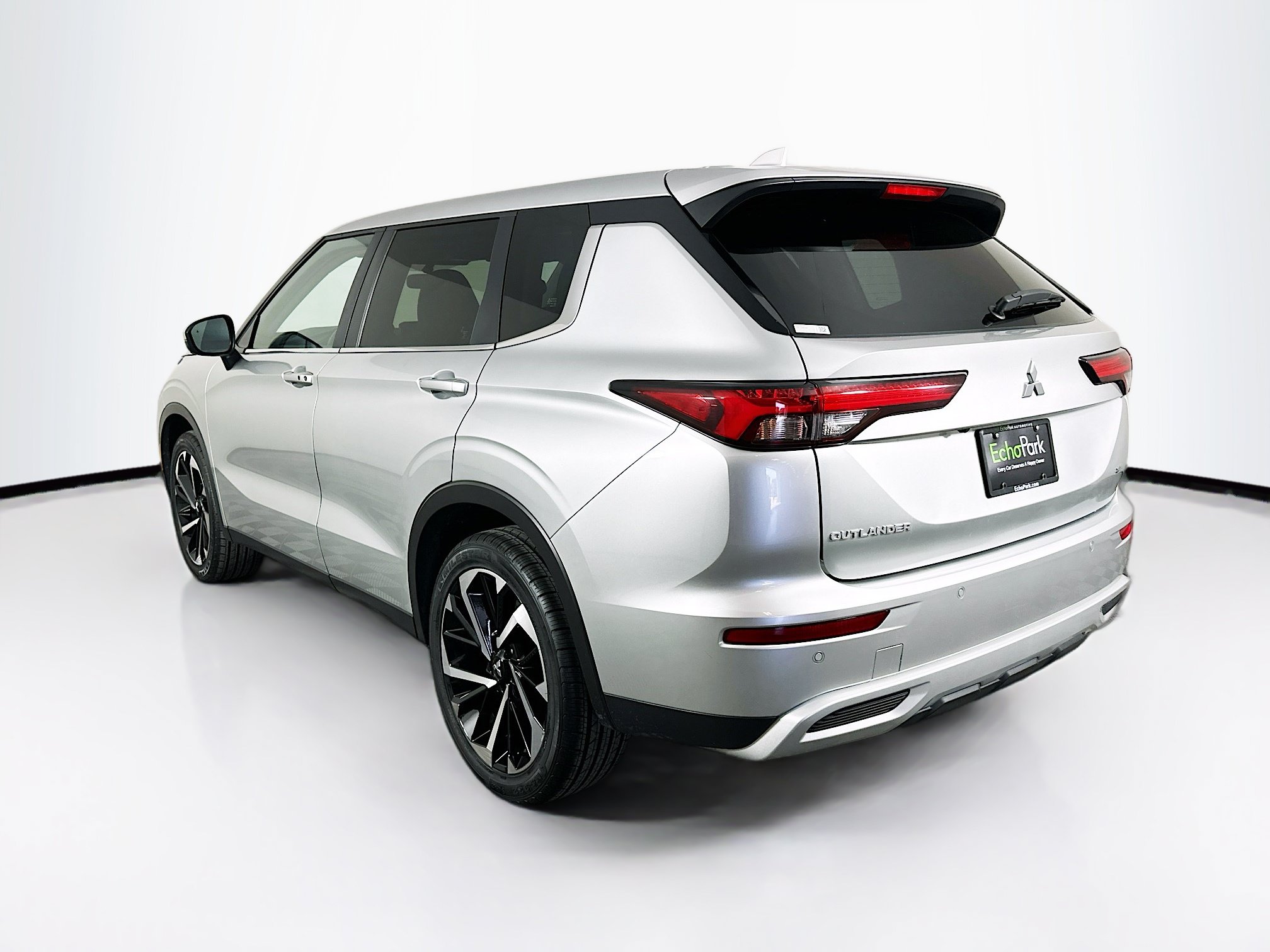 Used 2024 Mitsubishi Outlander SE AWD/4WD image 5