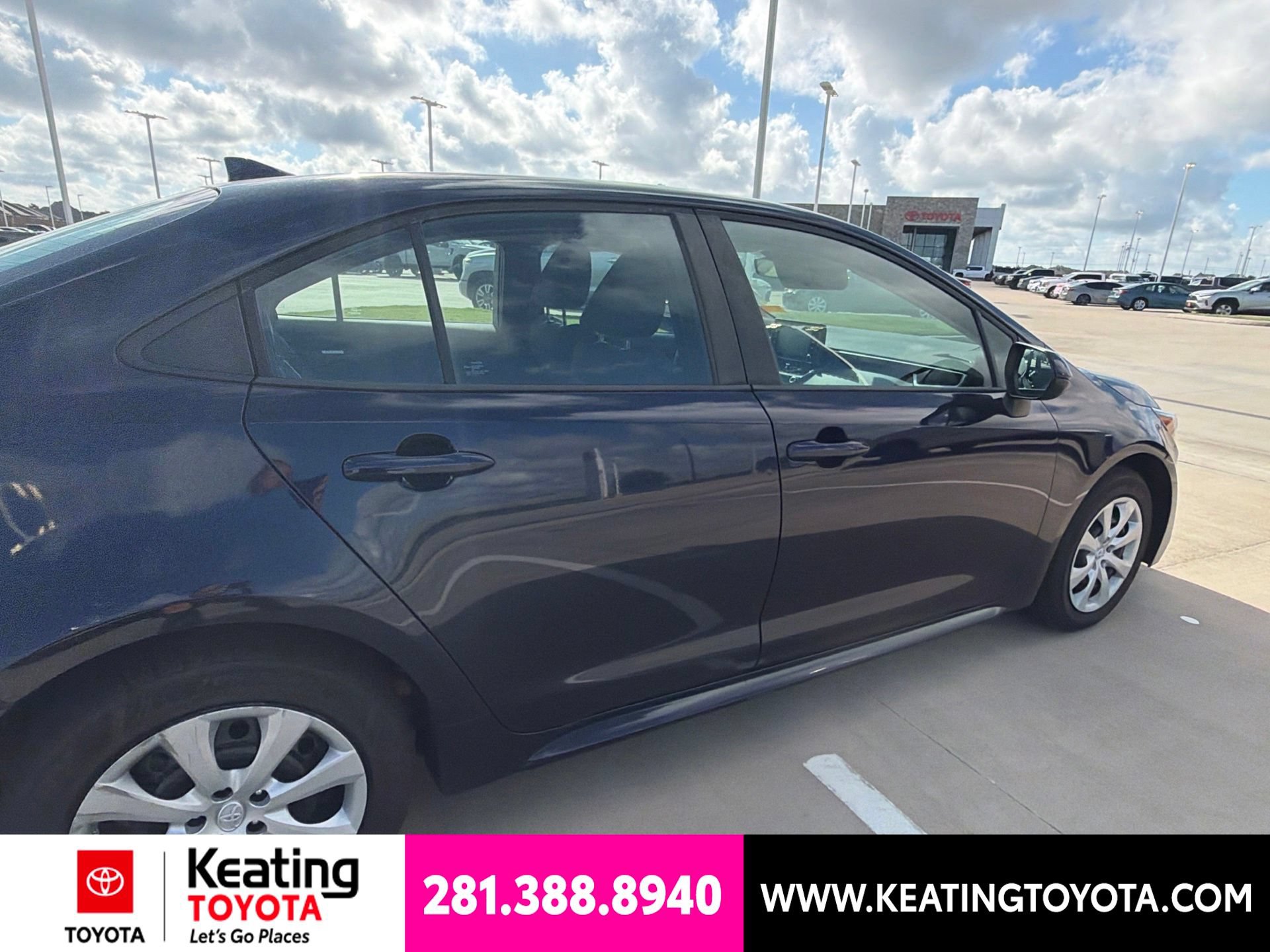 Used 2022 Toyota Corolla LE FWD image 2