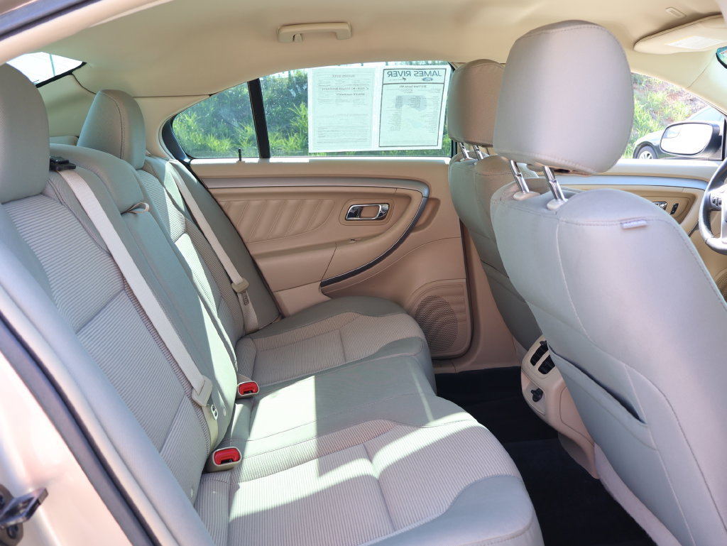 Used 2017 Ford Taurus SEL FWD image 11
