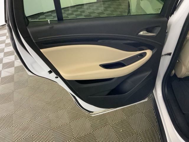 Used 2018 Buick Envision Essence image 30