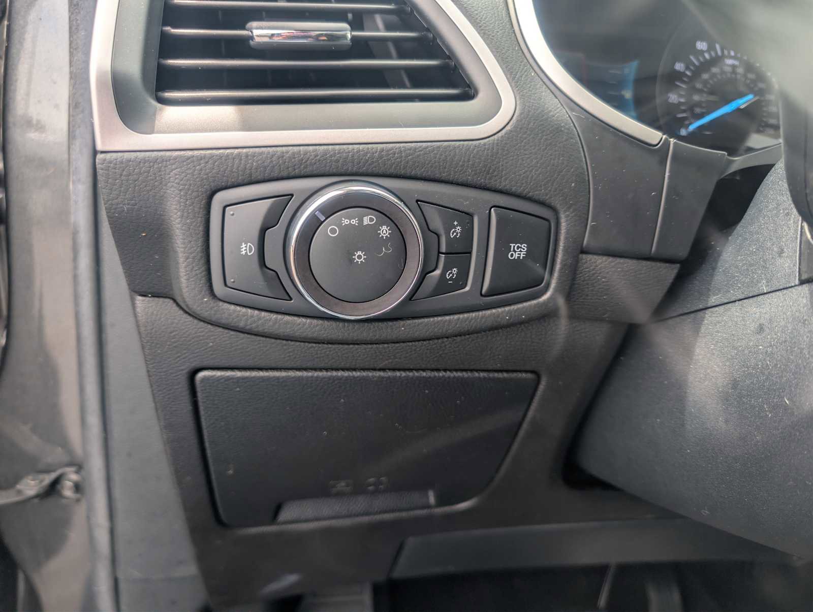 Used 2019 Ford Edge SEL w/ Equipment Group 201A AWD/4WD image 17