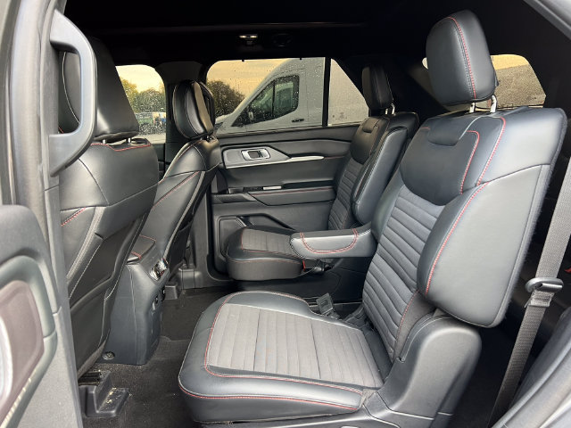 Used 2025 Ford Explorer ST-Line w/ Premium Package AWD/4WD image 5
