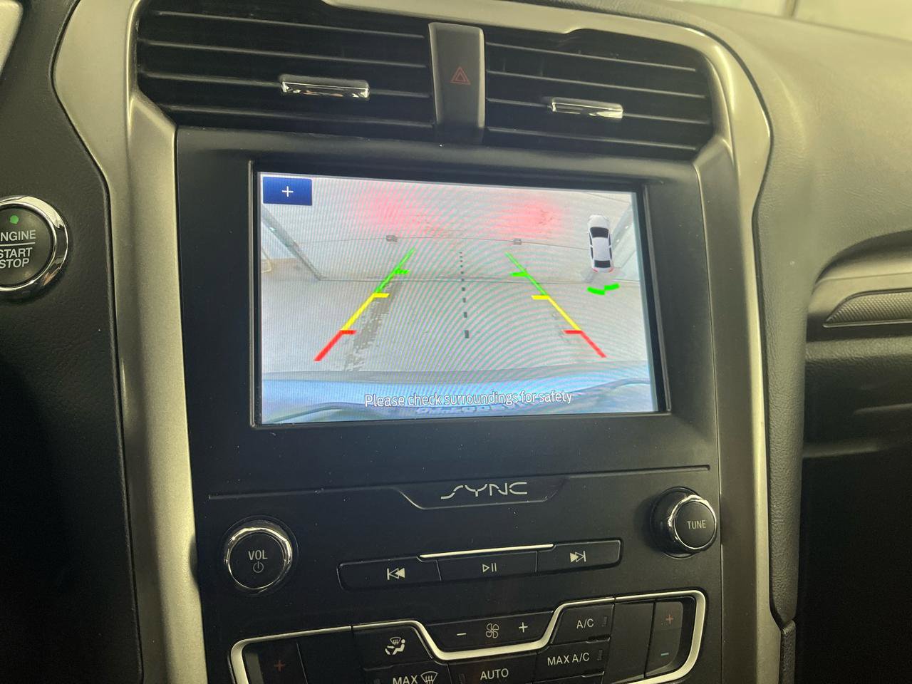 Used 2020 Ford Fusion SE image 12