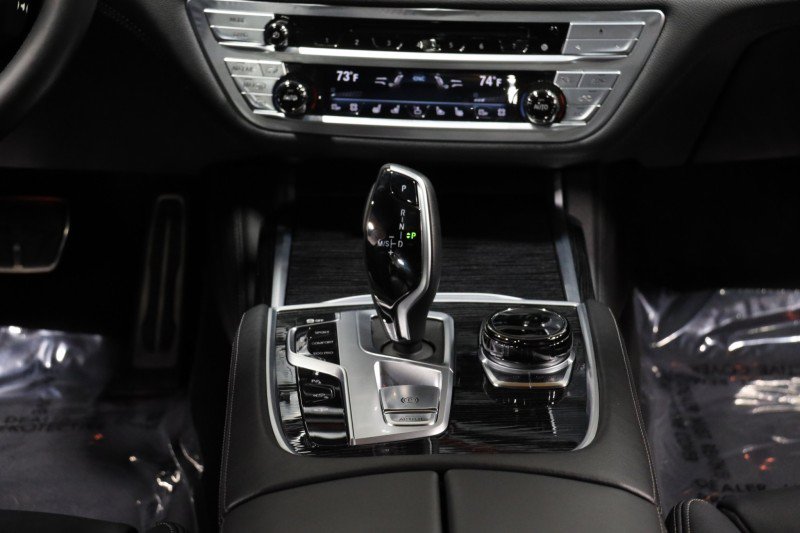 Used 2020 BMW 750i xDrive w/ Executive Package AWD/4WD image 63