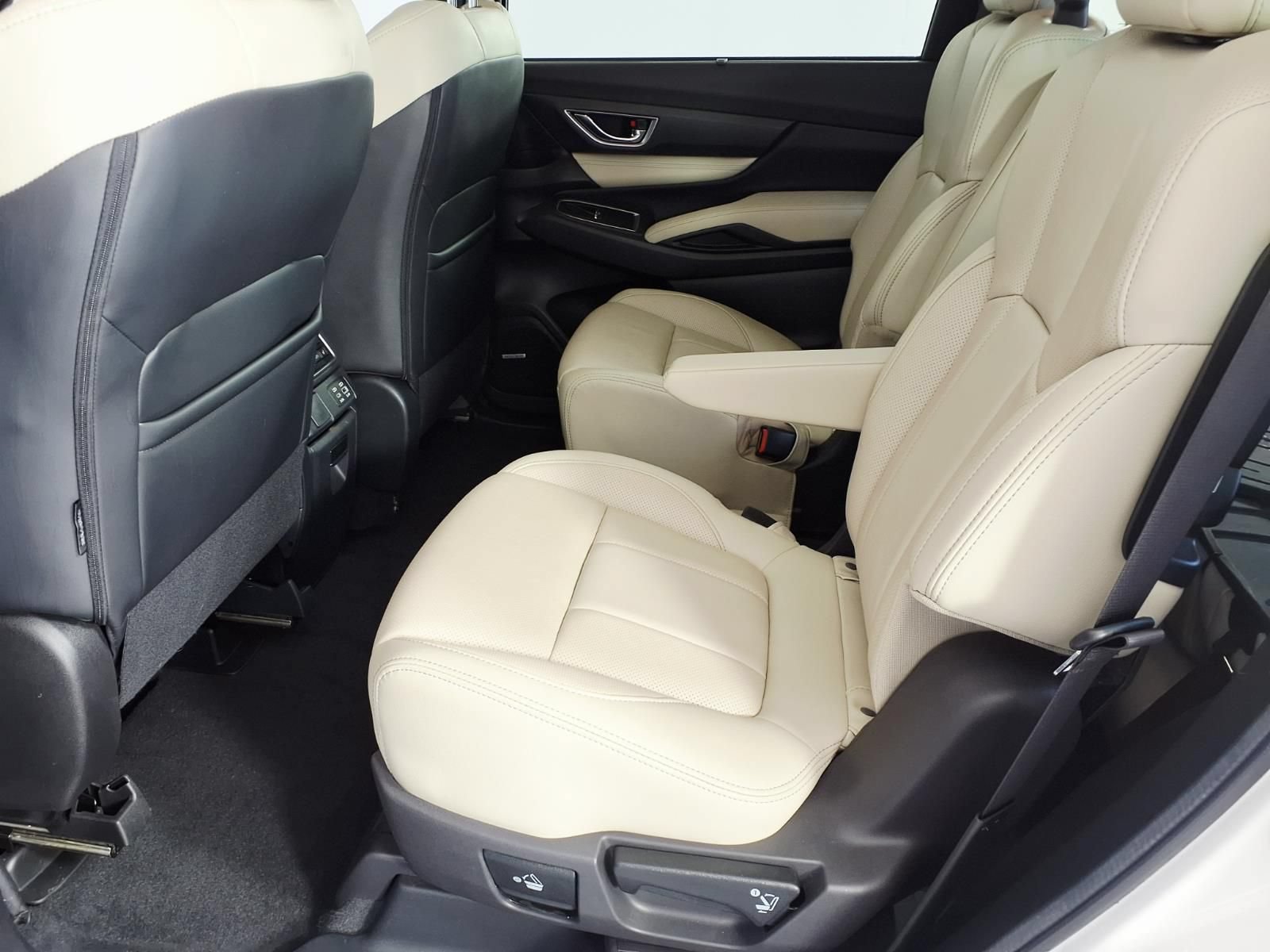 Used 2024 Subaru Ascent Limited w/ Technology Package AWD/4WD image 8