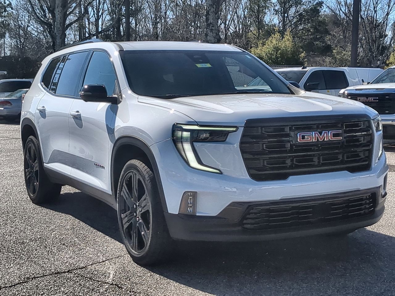 Used 2025 GMC Acadia Elevation w/ Elevation Premium Package image 2