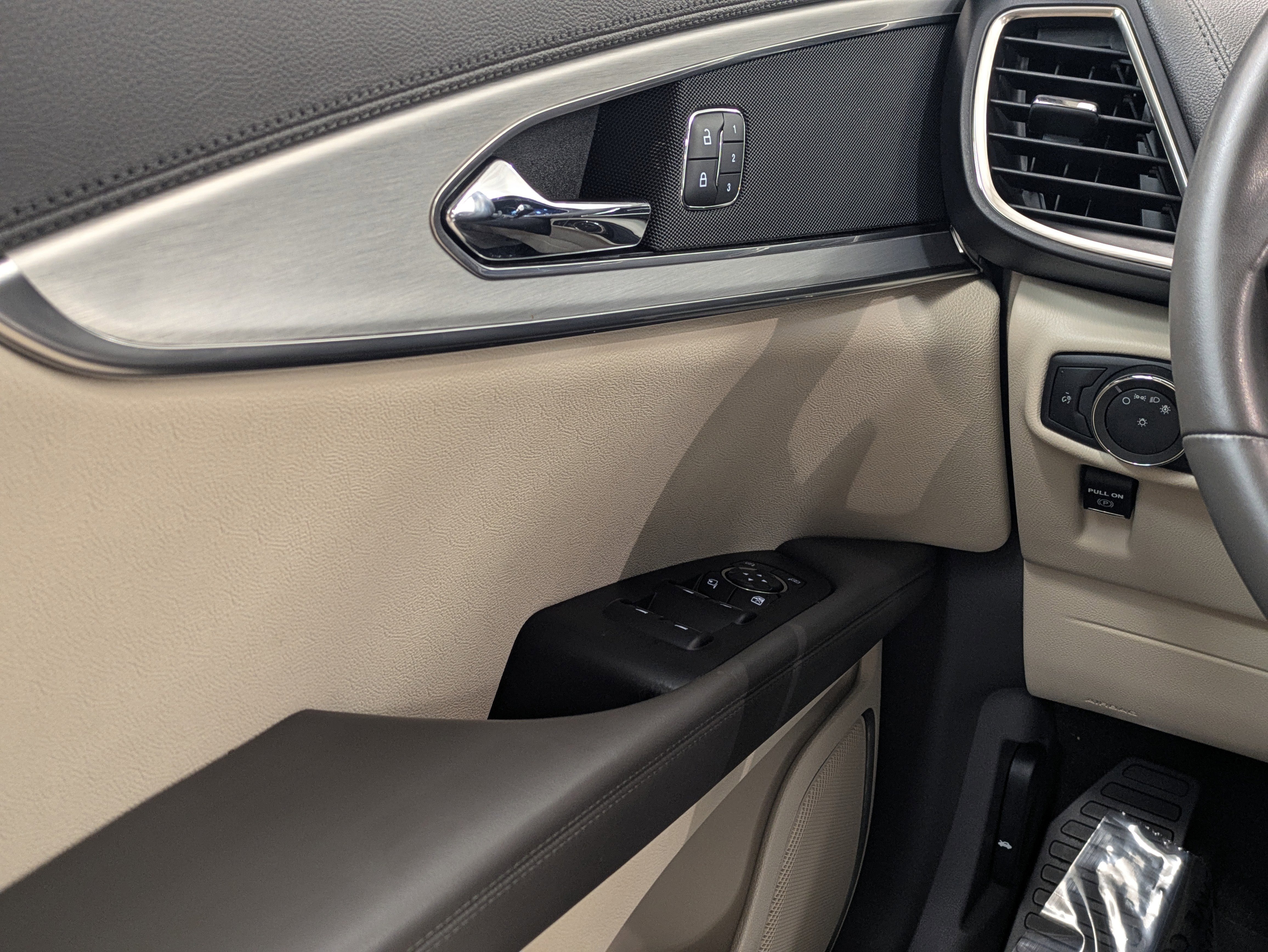 Used 2020 Lincoln Nautilus FWD w/ Equipment Group 101A image 21