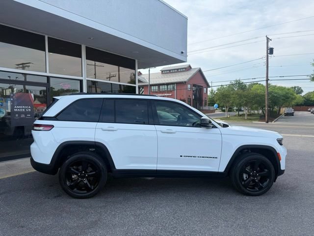 Used 2023 Jeep Grand Cherokee Altitude AWD/4WD image 28
