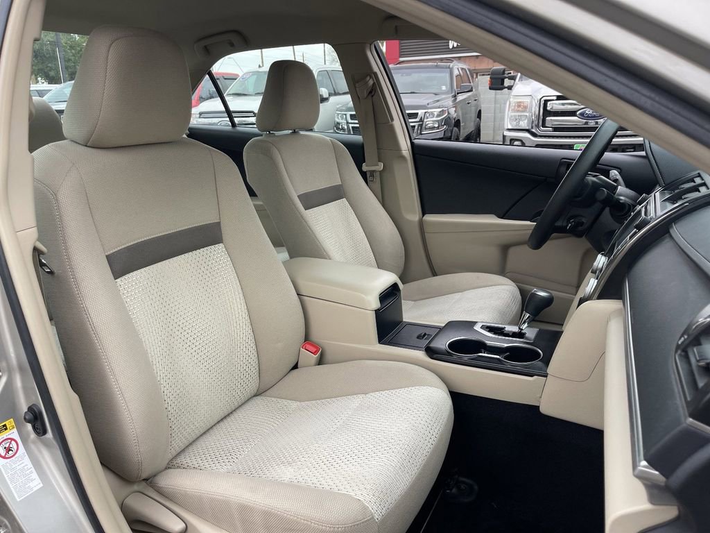Used 2013 Toyota Camry LE image 11