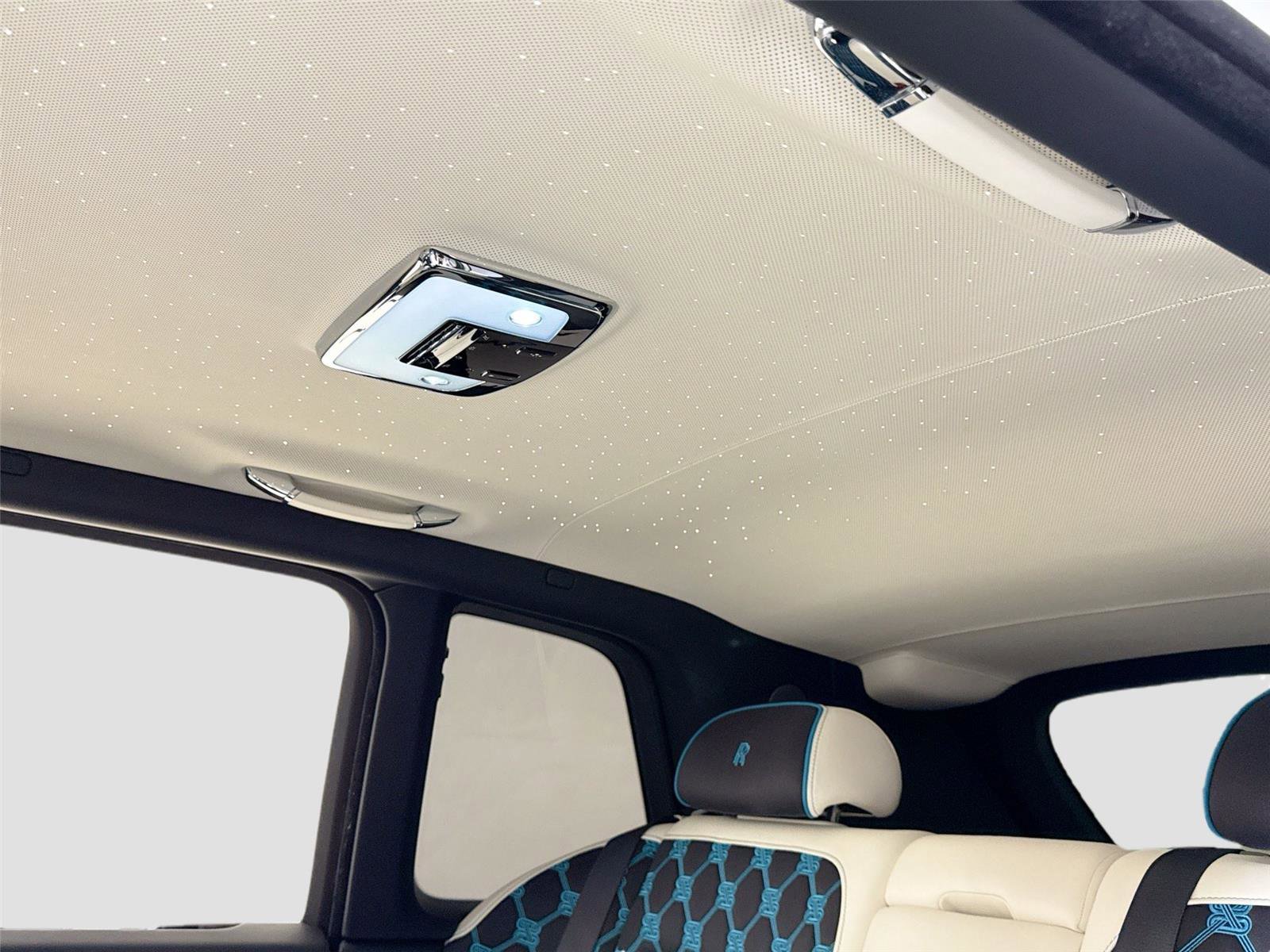 Used 2025 Rolls-Royce Cullinan AWD/4WD image 30