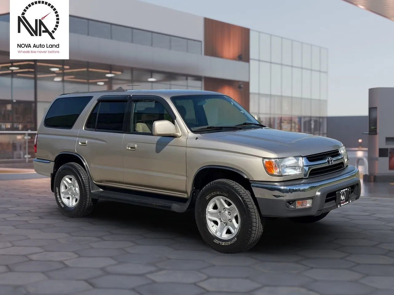 Used 2002 Toyota 4Runner SR5 AWD/4WD image 2