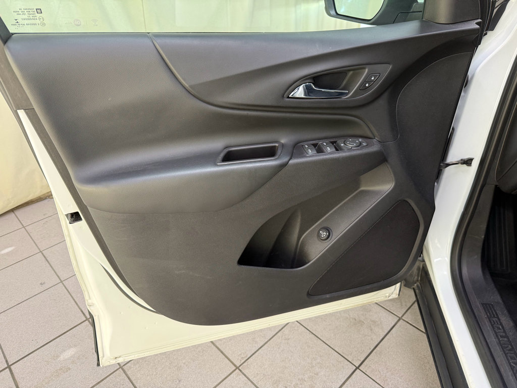 Used 2018 Chevrolet Equinox LT FWD image 30