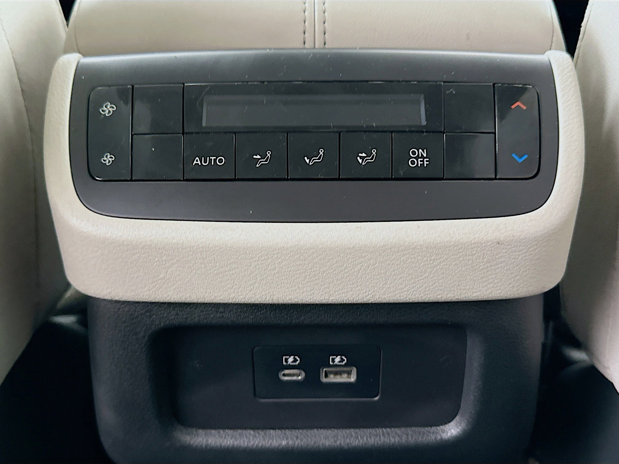 Used 2024 Nissan Pathfinder SV image 26