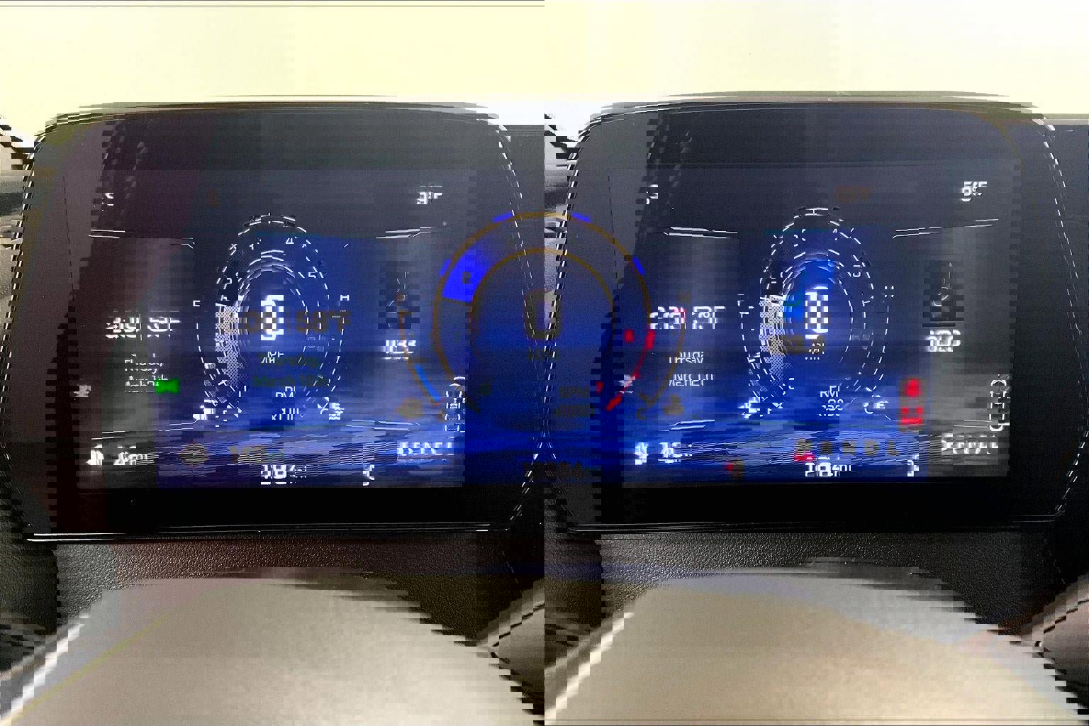 Used 2025 Chevrolet Traverse LT image 13