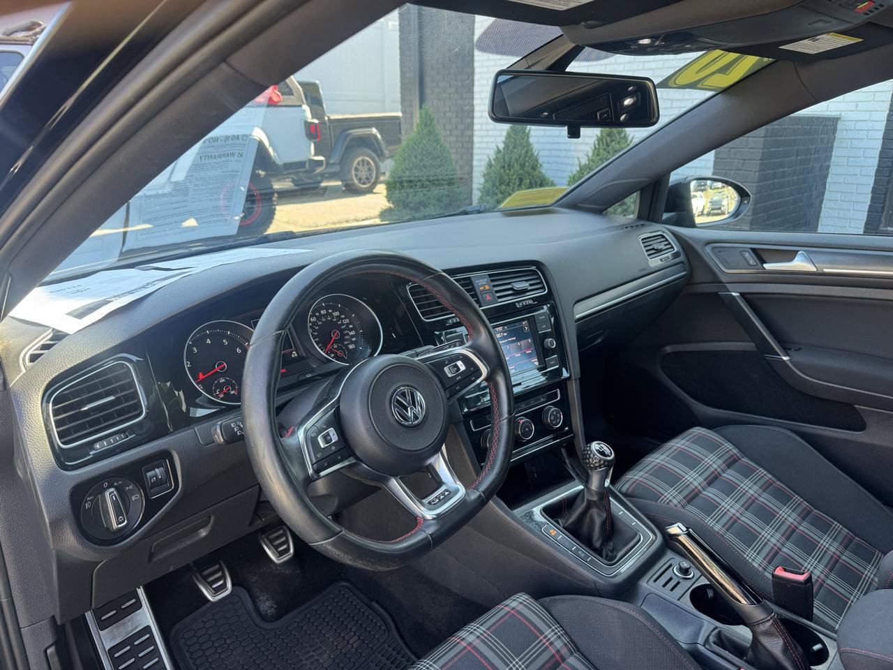 Used 2020 Volkswagen GTI SE FWD image 15