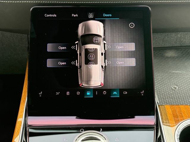 Used 2025 Cadillac Escalade ESV Sport Platinum AWD/4WD image 4
