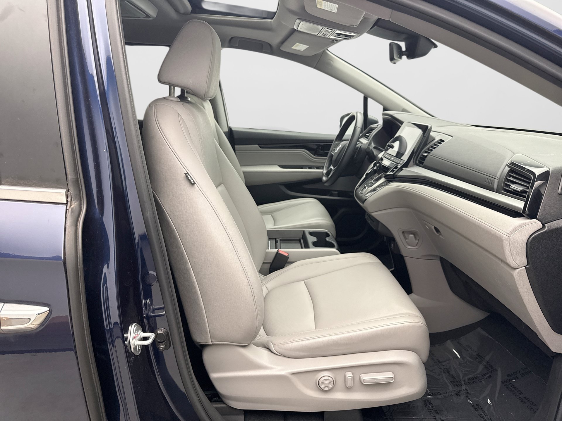 Used 2023 Honda Odyssey Touring image 17