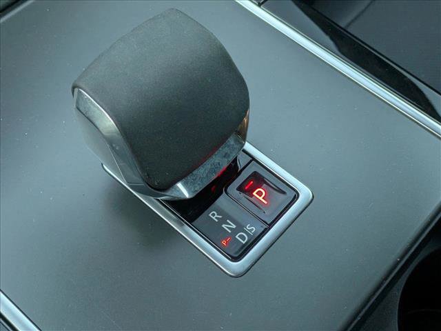 Used 2025 Land Rover Range Rover Velar Dynamic SE image 12