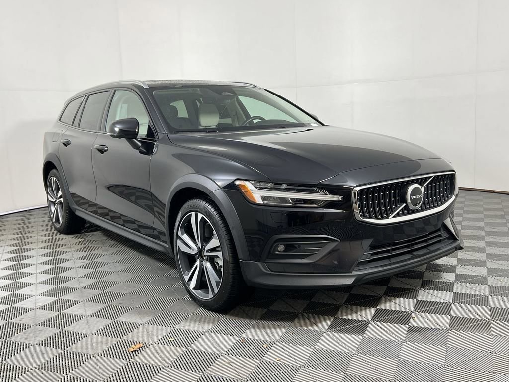 Certified 2025 Volvo V60 B5 Cross Country Plus image 2
