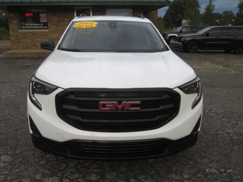 Used 2021 GMC Terrain SLE w/ Driver Convenience Package FWD image 3