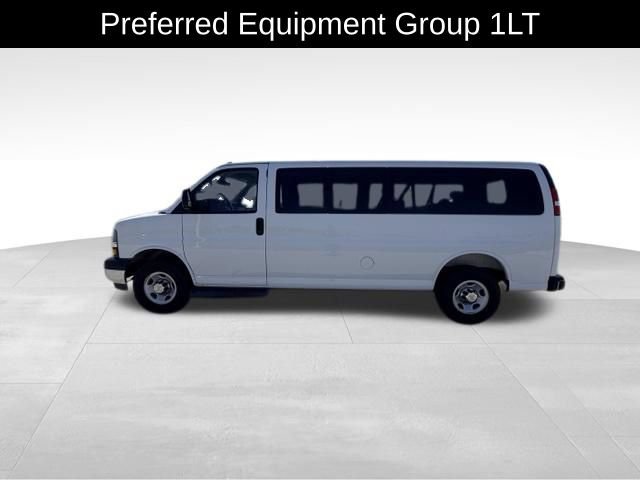 Used 2025 Chevrolet Express 3500 LT w/ LT Preferred Equipment Group RWD image 4