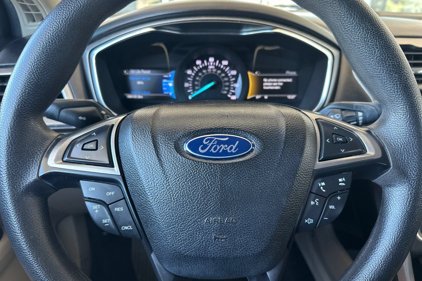 Used 2017 Ford Fusion SE w/ Fusion SE Technology Package FWD image 22