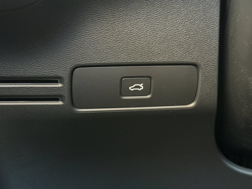 New 2026 Volvo XC40 B5 Plus w/ Climate Package AWD/4WD image 28